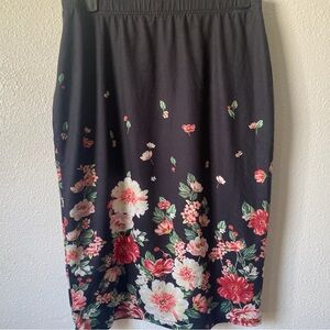 Elegant Floral Pencil Skirt in Black by [Brand]